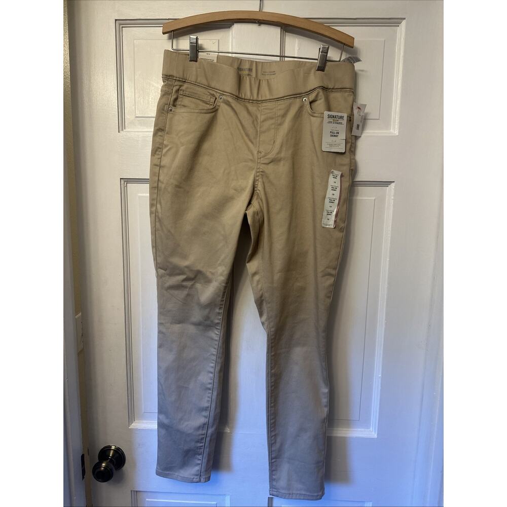 Signature Levi Strauss Totally Shaping Pull-On Skinny Pants Tan Khaki 10S NWT